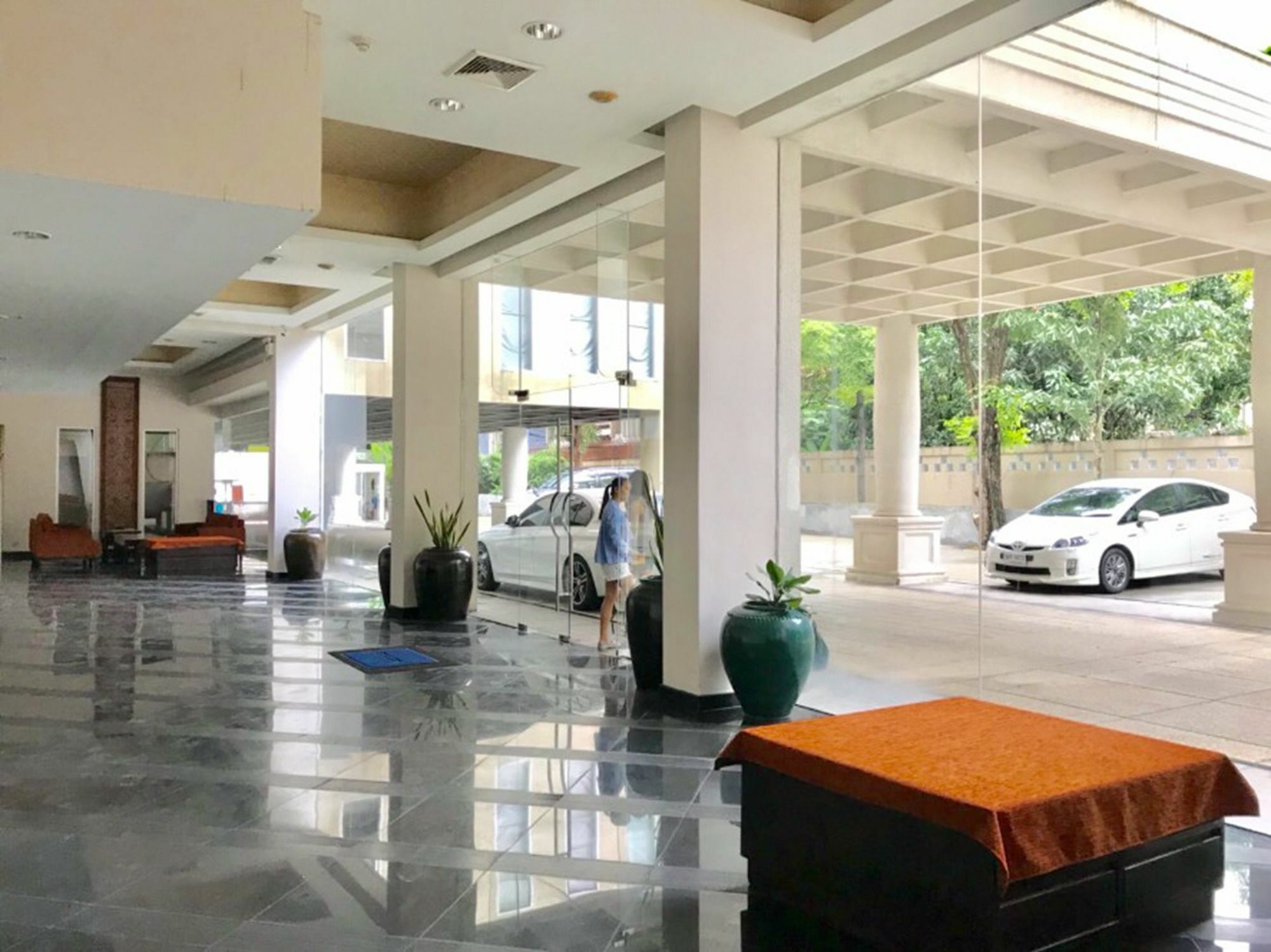 Twin Peaks Sukhumvit Suites Bangkok Exterior foto